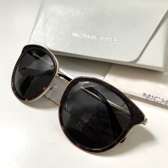New in Case Original MICHAEL KORS Adrianna Bright Round Sunglasses MK1099B Gold